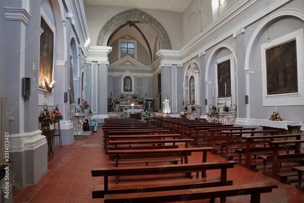 Caiazzo - Interno della chiesa di San Francesco