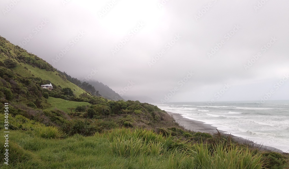 Raues Wetter an der Westküste Neuseeland an der SH67 Raues Wetter an der Westküste Neuseeland an der SH67