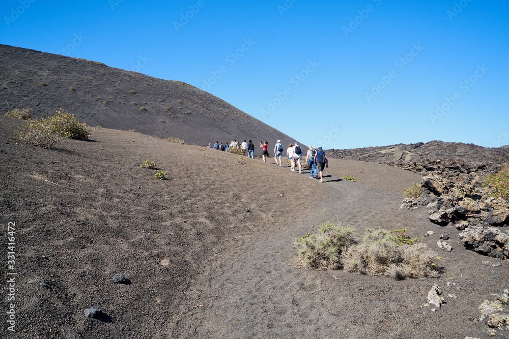 Wanderung durch den Naturpark Los Volcanes um die Vulkane Caldera de La Rilla, Montana de Santa Catalina, Pico Partido, Montana del Senalo auf der spanischen Kanareninsel Lanzarote Wanderung durch den Naturpark Los Volcanes um die Vulkane Caldera de La Rilla, Montana de Santa Catalina, Pico Partido, Montana del Senalo auf der spanischen Kanareninsel Lanzarote