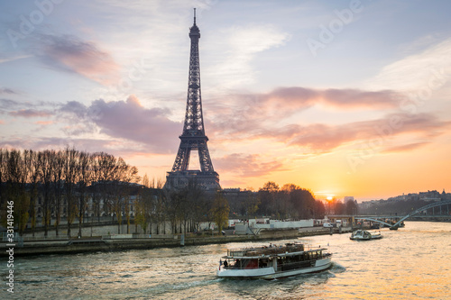 Paris, Sunset over Seine river ans Eiffel Tower