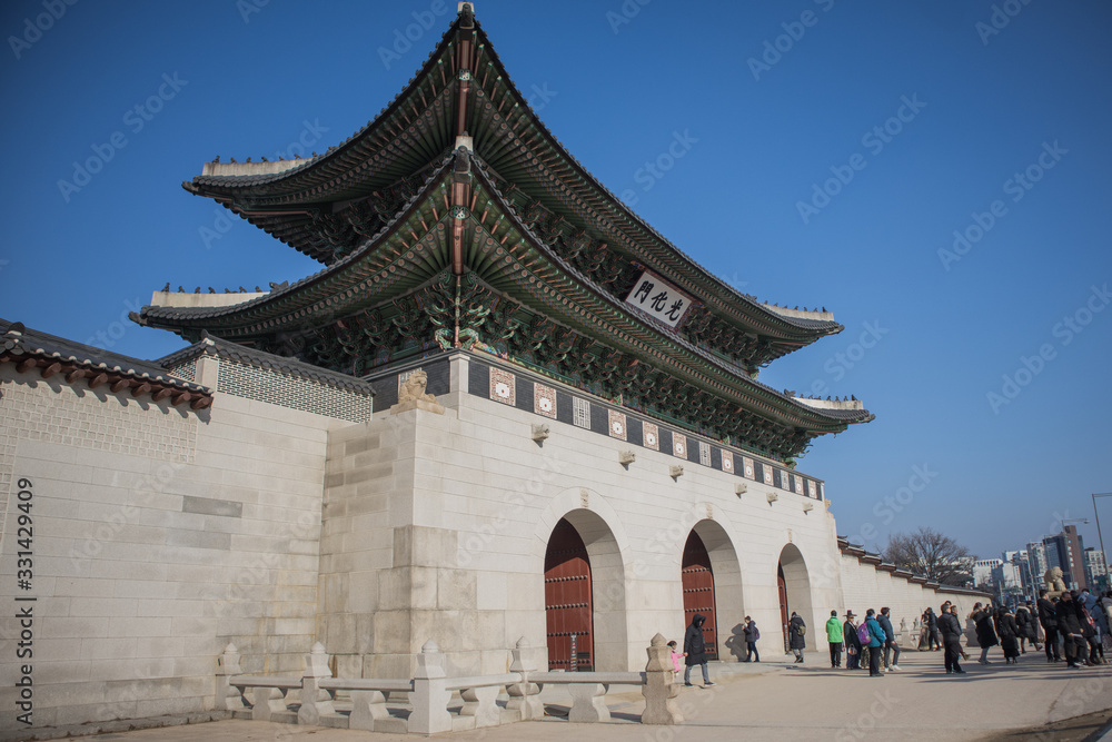 경복궁의 늦겨울 맑은 하늘 경복궁의 늦겨울 맑은 하늘