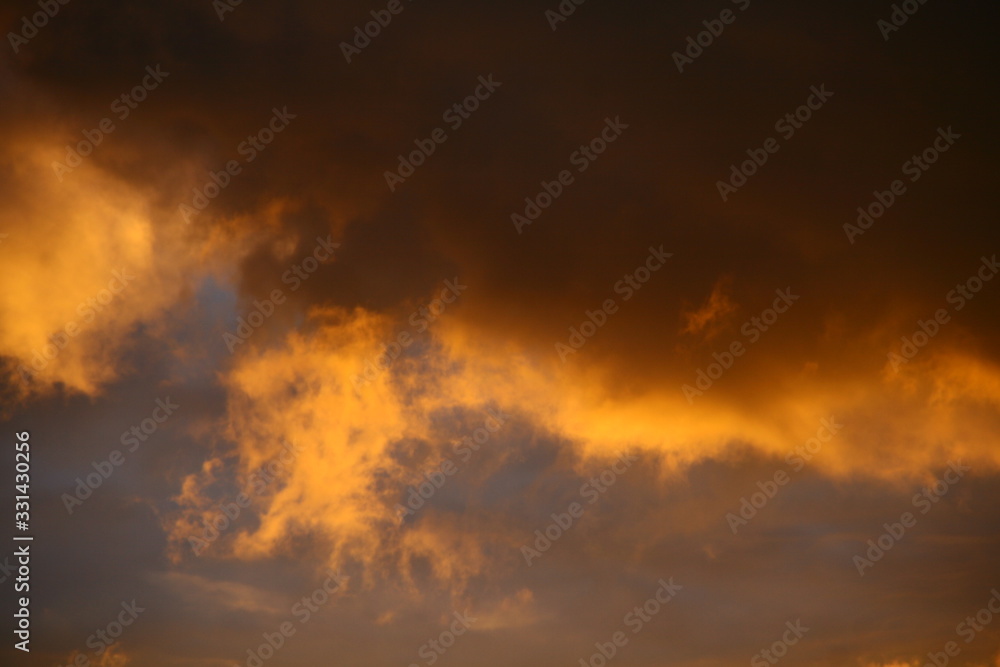 Fototapeta premium red clouds in the sky