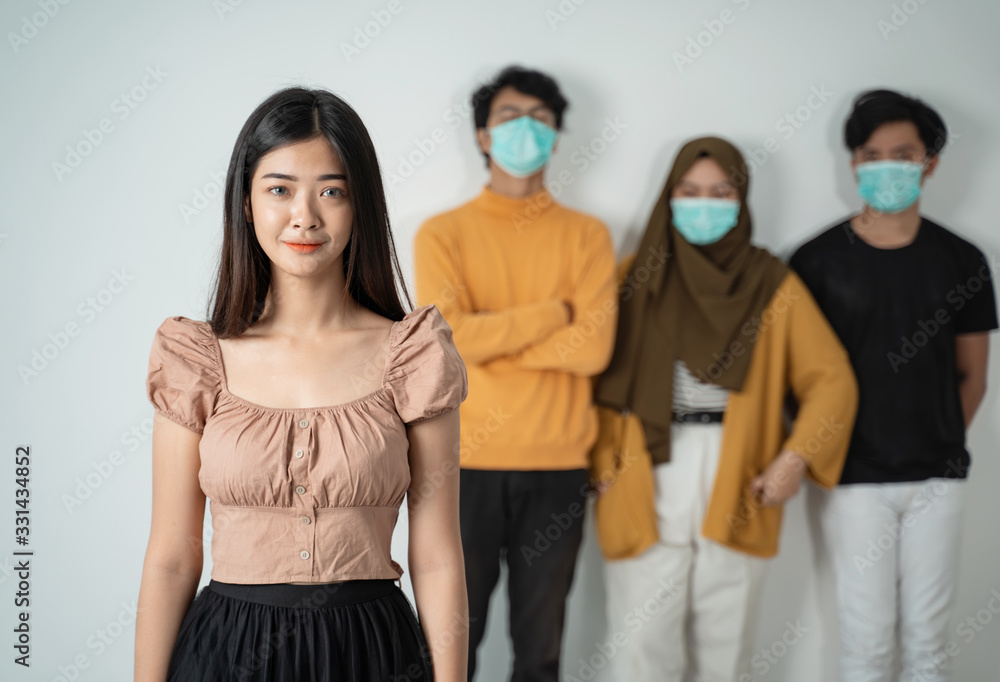 Obraz premium social distancing. people with masks keep their distance during virus symptoms