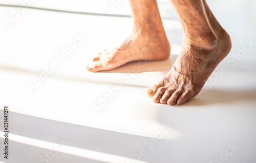 Quadro su tela The feet of old people