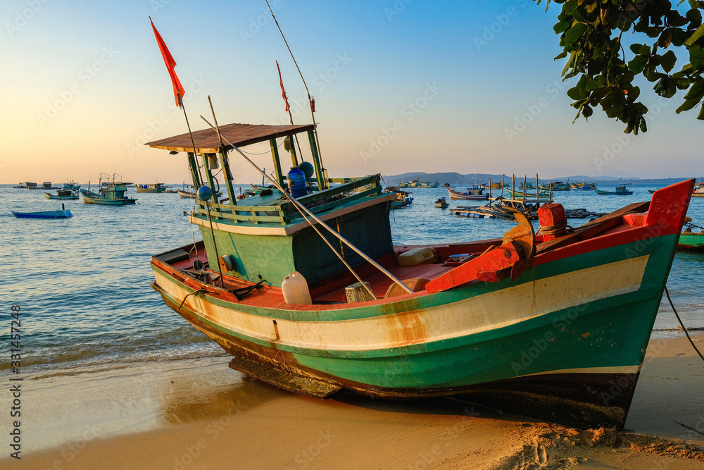 the wonderful sunset on phu quoc island