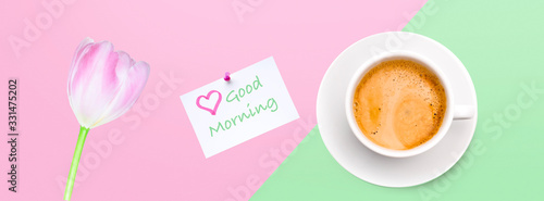 „Guten Morgen“ Gruß  mit Blumen und Kaffee