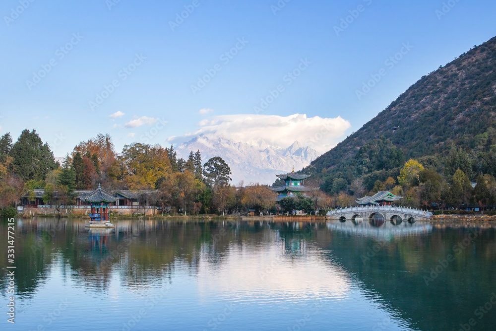 Fototapeta premium Black Dragon Pool Park, Lijiang, China