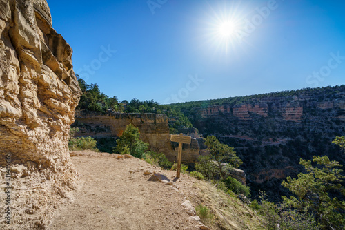 Fototapeta Naklejka Na Ścianę i Meble -  hiking the bright angel trail in grand canyon national park, arizona, usa