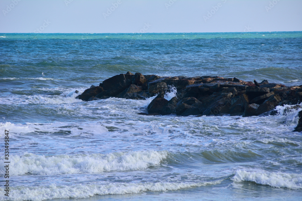 Fototapeta premium Waves breaking on the rocks of the coast.