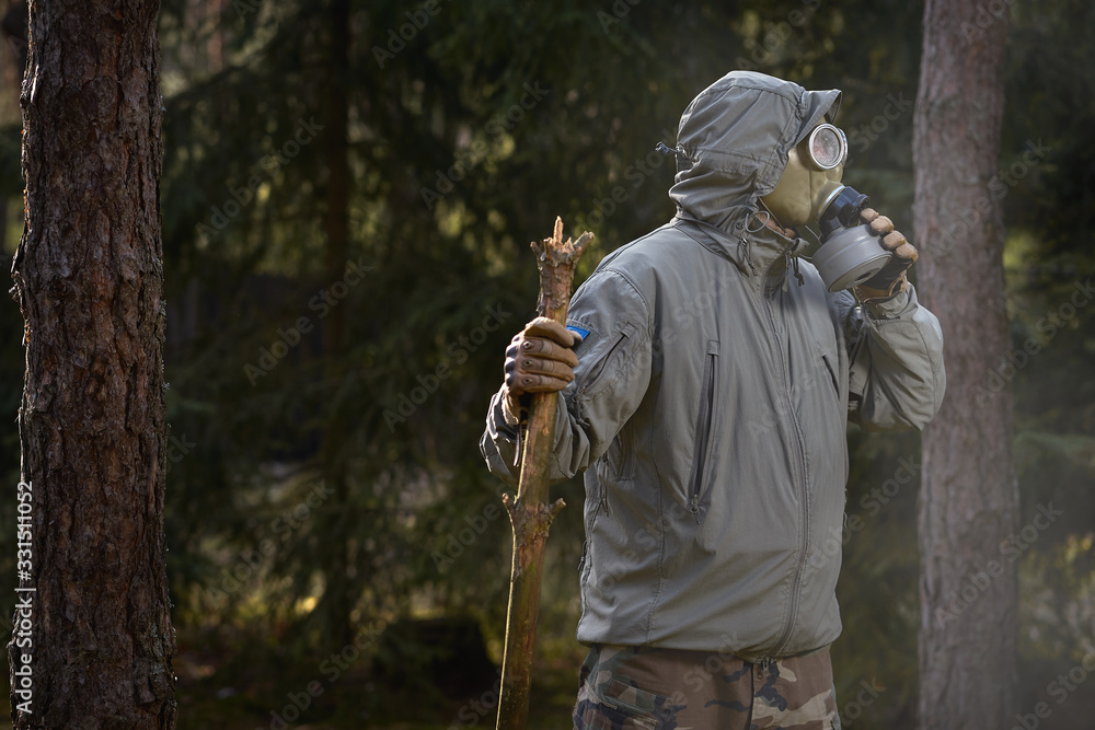 Fototapeta premium man in a gas mask protects himself from coronavirus