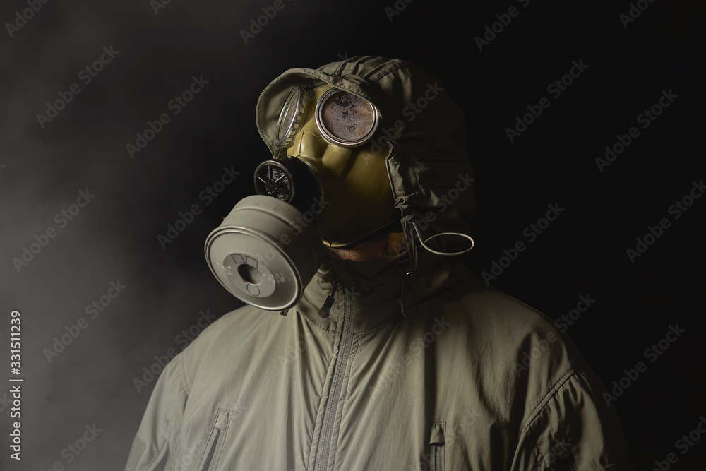 man in a gas mask protects himself from coronavirus