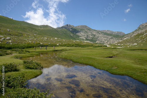 randonnée et randonneurs dans la montagne - Corse
