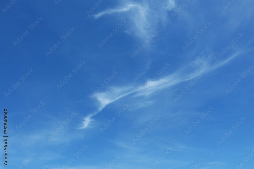 Obraz premium Blue sunny sky with clouds