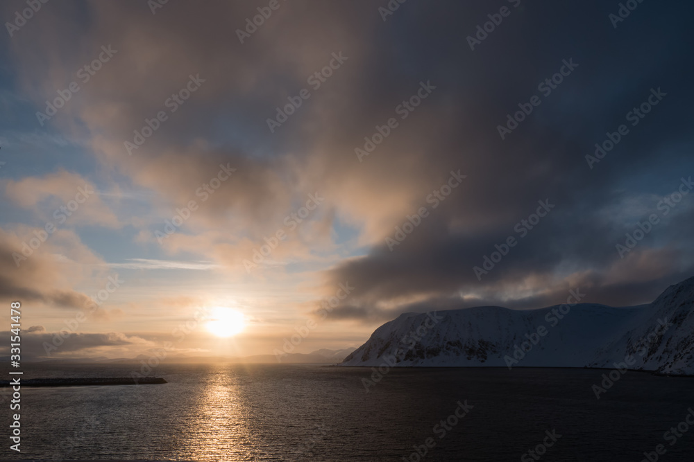Sonnenuntergang in Honningsvag, Nordkap, Norwegen