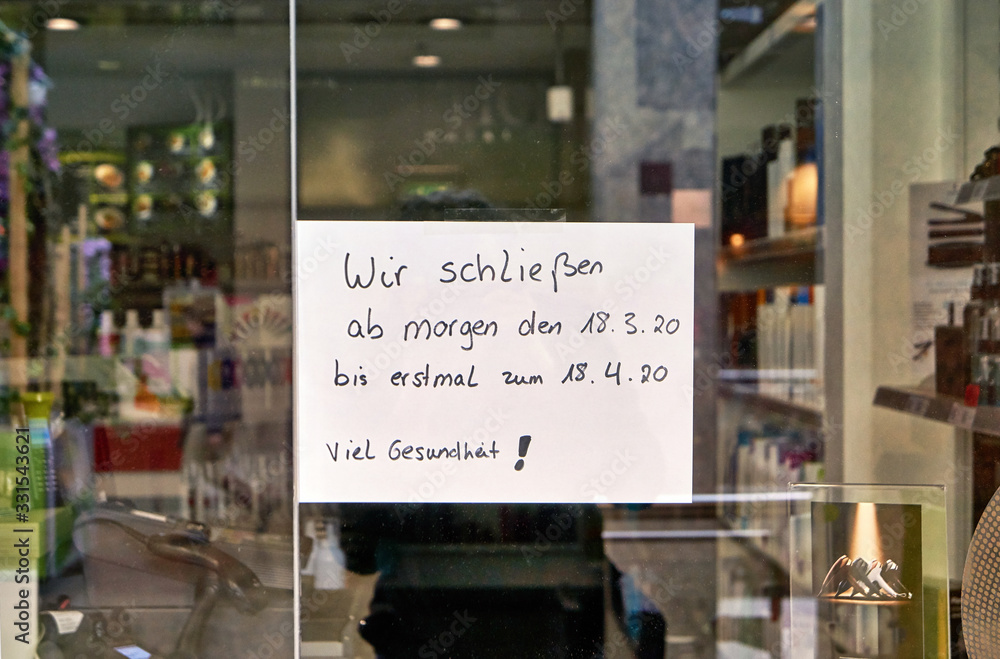 Closed sign in German script. Written by hand.