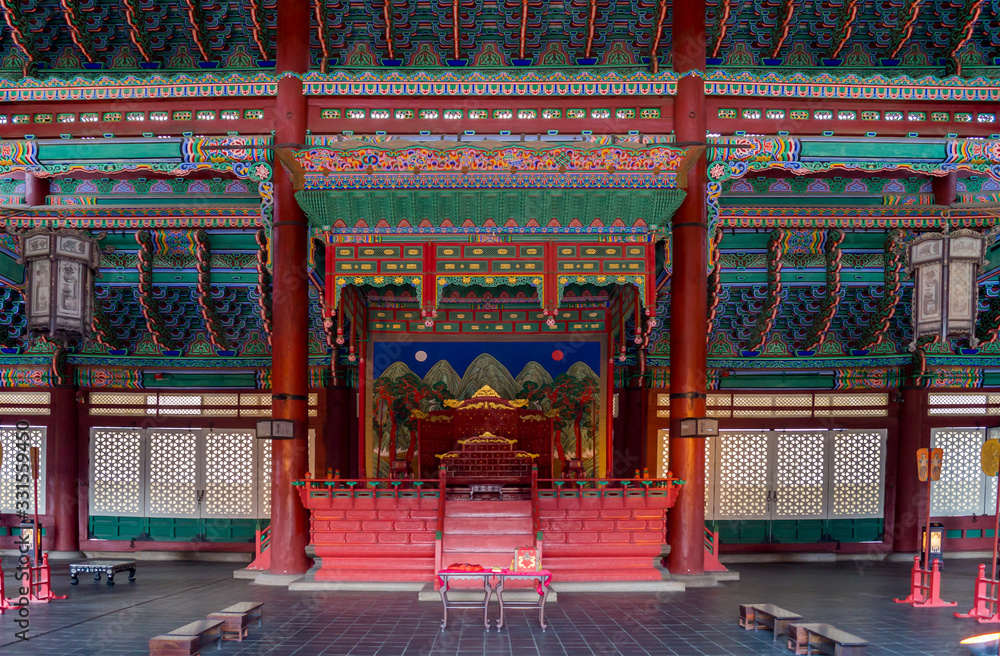 Fototapeta premium Korean traditional palace in seoul 경복궁 근정전
