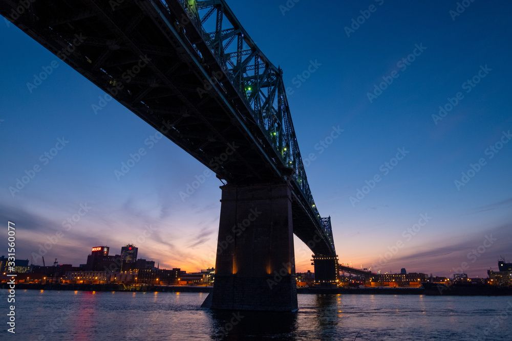 Fototapeta premium bridge at sunset