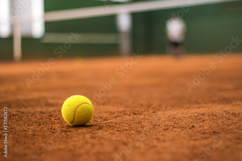 Bola de Tênis em quadra de saibro photo