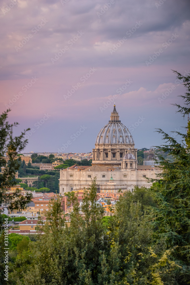 Basilica di San Pietro, Vaticano. Sep 25/2017 The view of St. Peter's Basilica from Garibaldi Square during sunset