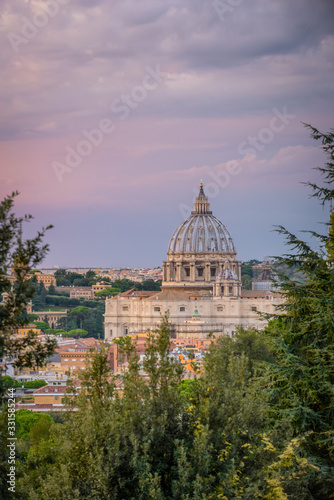 Basilica di San Pietro, Vaticano. Sep 25/2017 The view of St. Peter's Basilica from Garibaldi Square during sunset