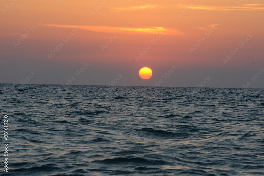 sunset sul mare - italia