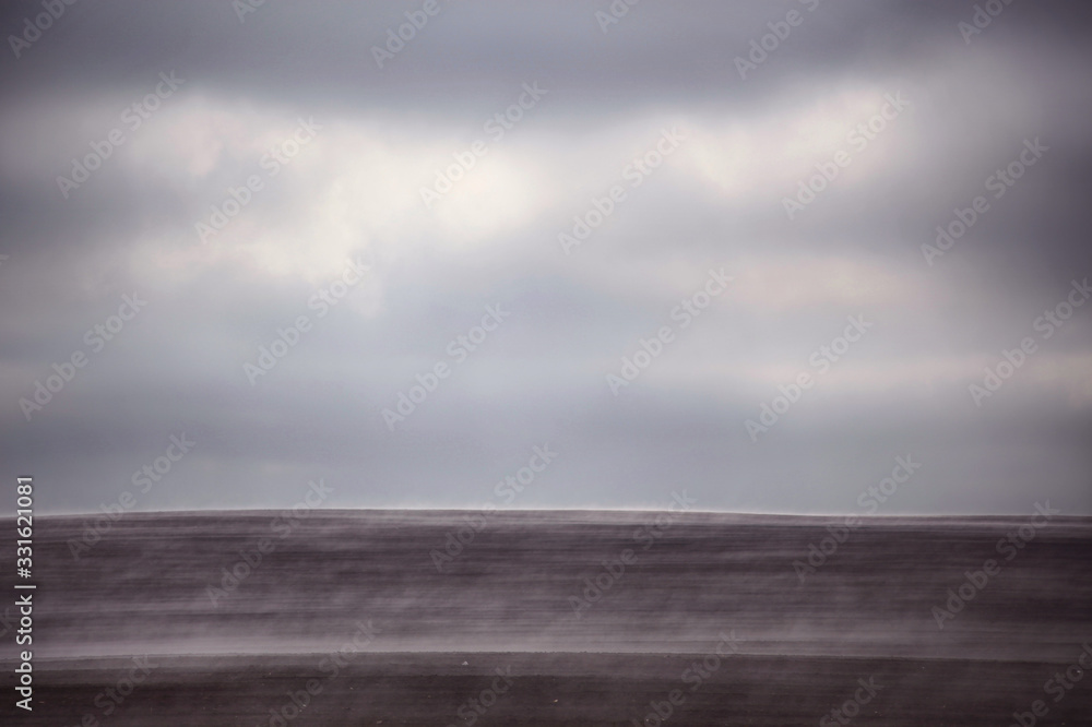 Obraz premium smoke in the field and cloudy sky