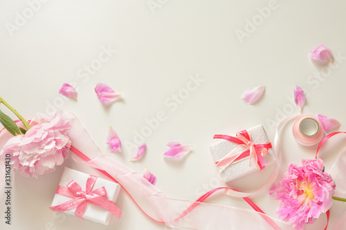 Gift box with pink peony © tamayura39