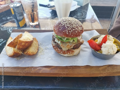  Hamburger with potatoes and vegetables
