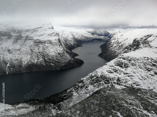 Język Trola, Hardangervidda Norwegia. Zimowe zdjęcia z wyprawy na Język Trola. Trolltunga. photo