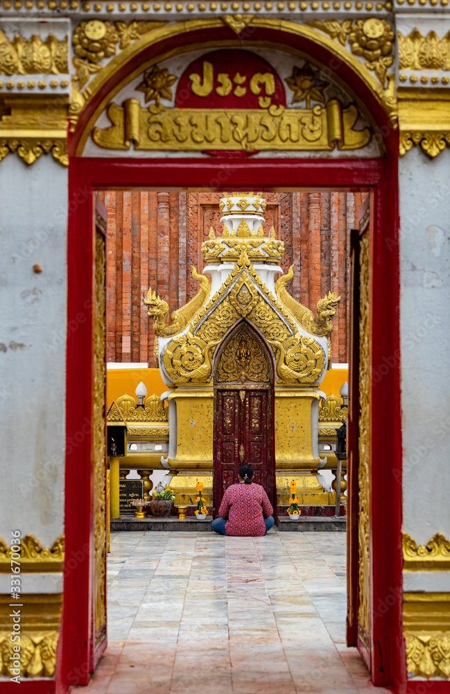 woman praying buddhist