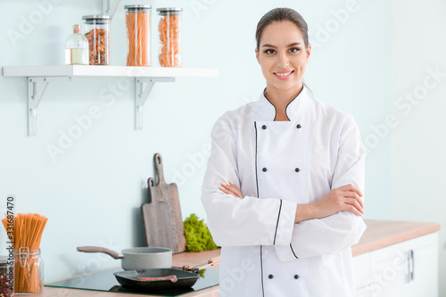 Beautiful female chef in ki...