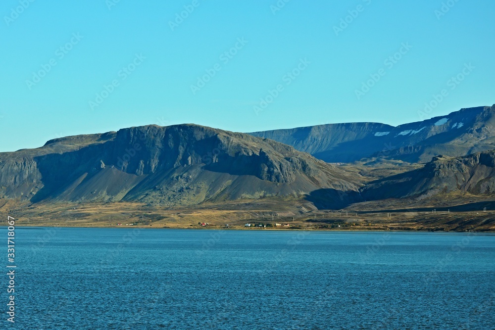 Obraz premium Iceland-outlook of bay from town Borgarnes