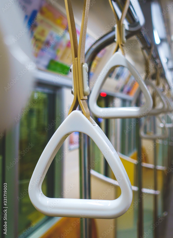 電車の吊り革 / 感染症のイメージ 電車の吊り革 / 感染症のイメージ