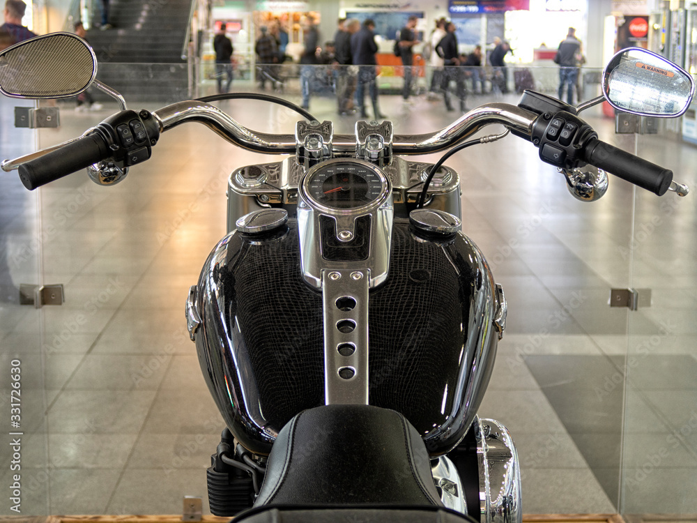 Fototapeta premium Zamknąć widok błyszczącego silnika motocykla.