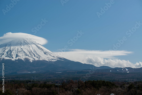 笠雲の富士山 朝霧高原より
