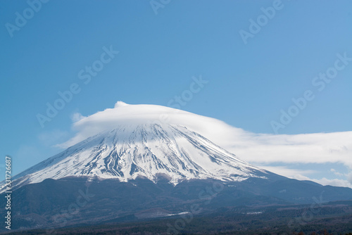 笠雲のかかる富士山