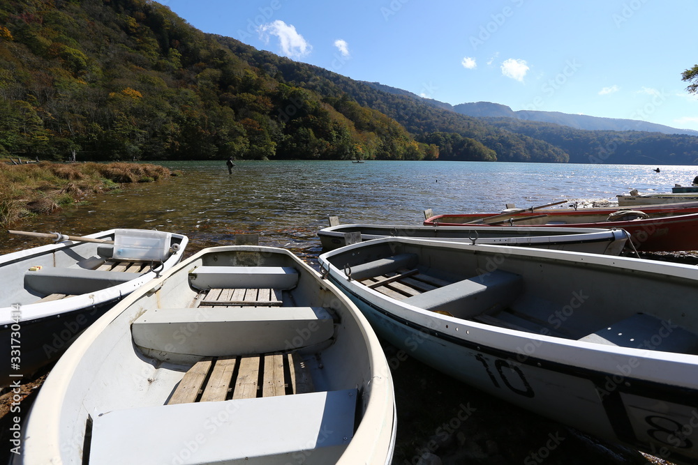 Naklejka premium ボート、湖