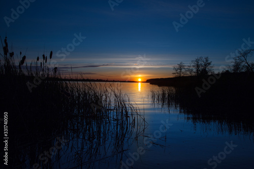 Obraz na płótnie Sunset on the lake 1 w salonie