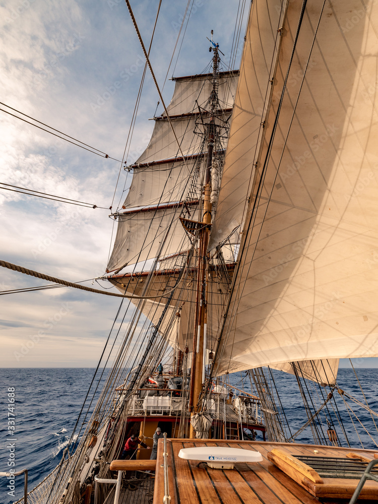 Obraz premium sailing ship bark Europa heading antarctica