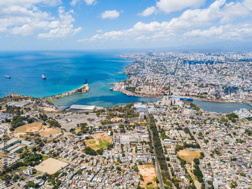 Fototapeta premium Santo Domingo port closed in quarantine