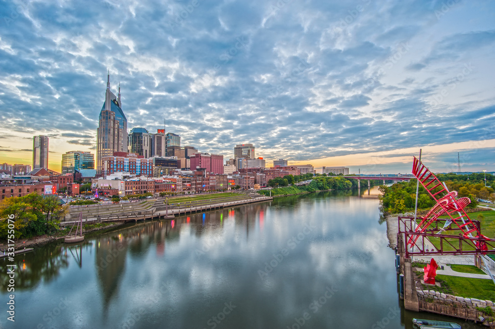 Obraz premium Cloudy Nashville Skyline