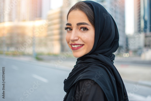 Fototapet Close up portrait of beautiful middle eastern arabian young woman wearing tradit