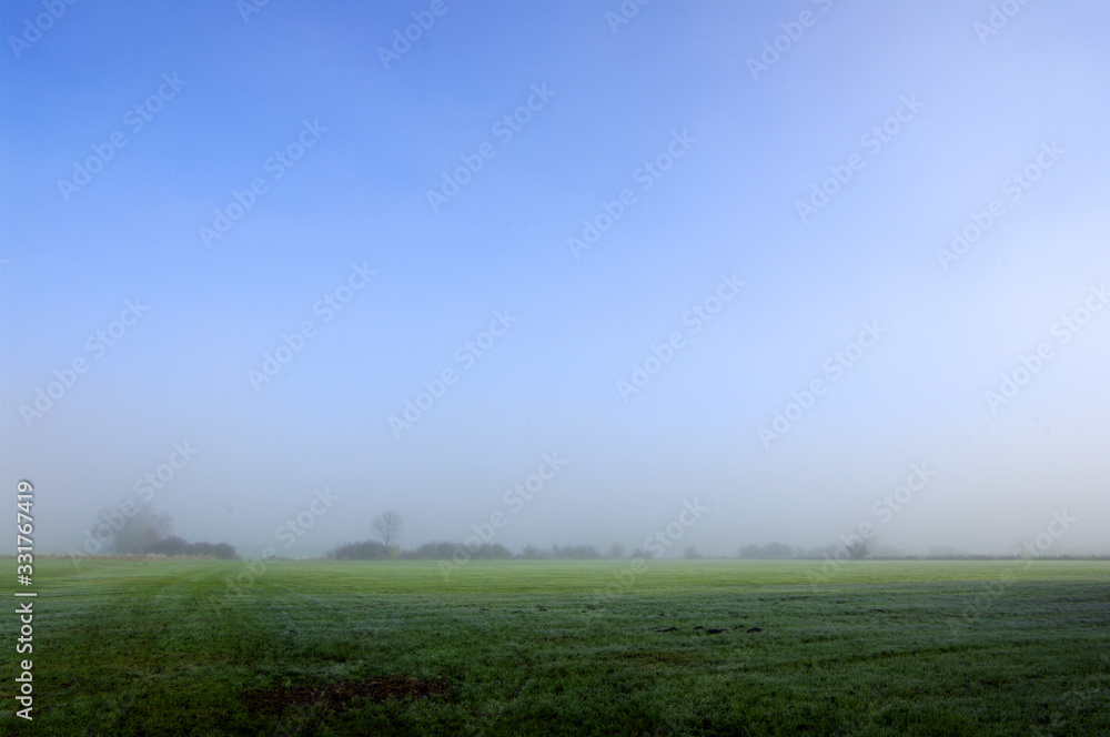 Landschaft im Nebel