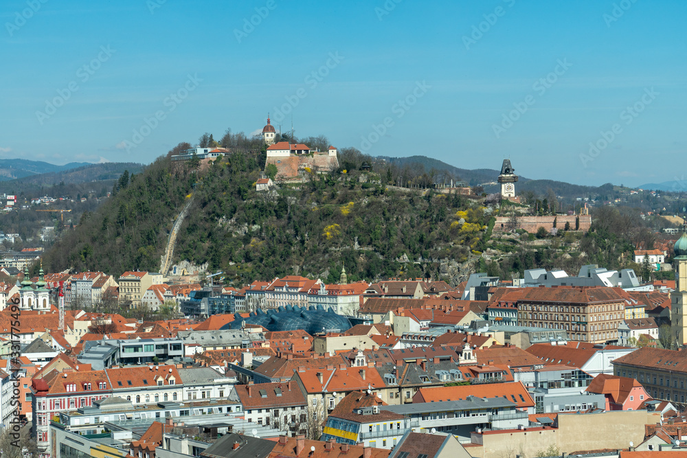 Fototapeta premium Menschenleere Stadt Graz während der Corona-Virus Krise