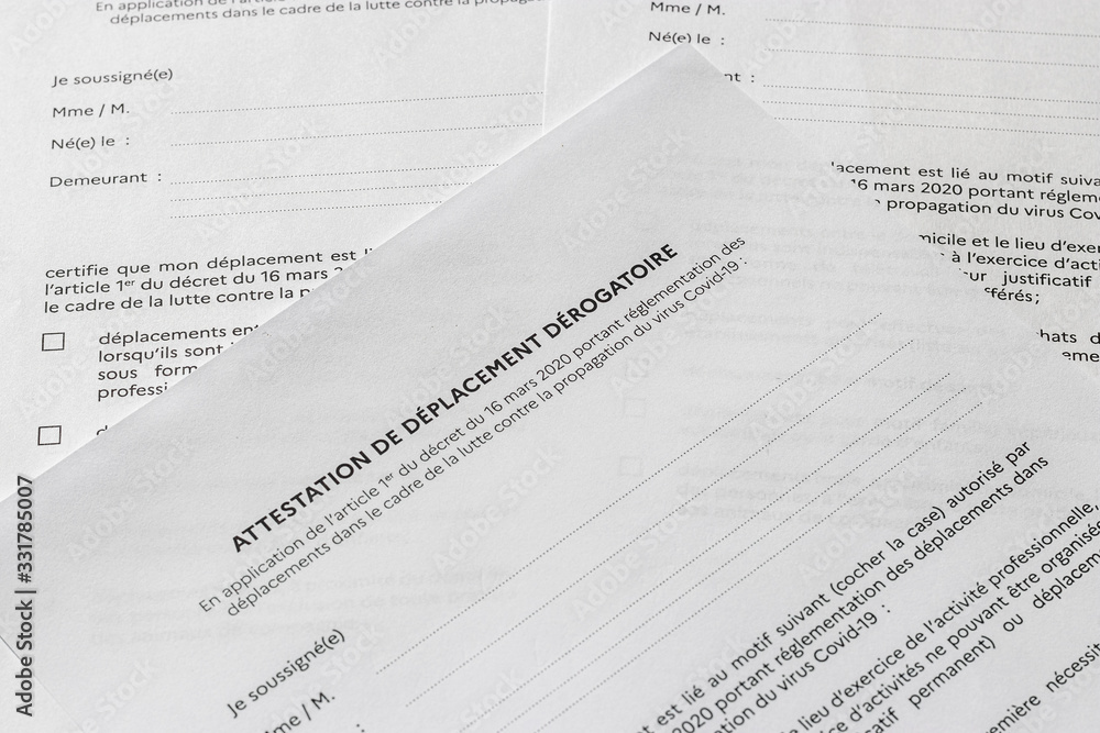 Obraz premium Attestation de déplacement dérogatoire française
