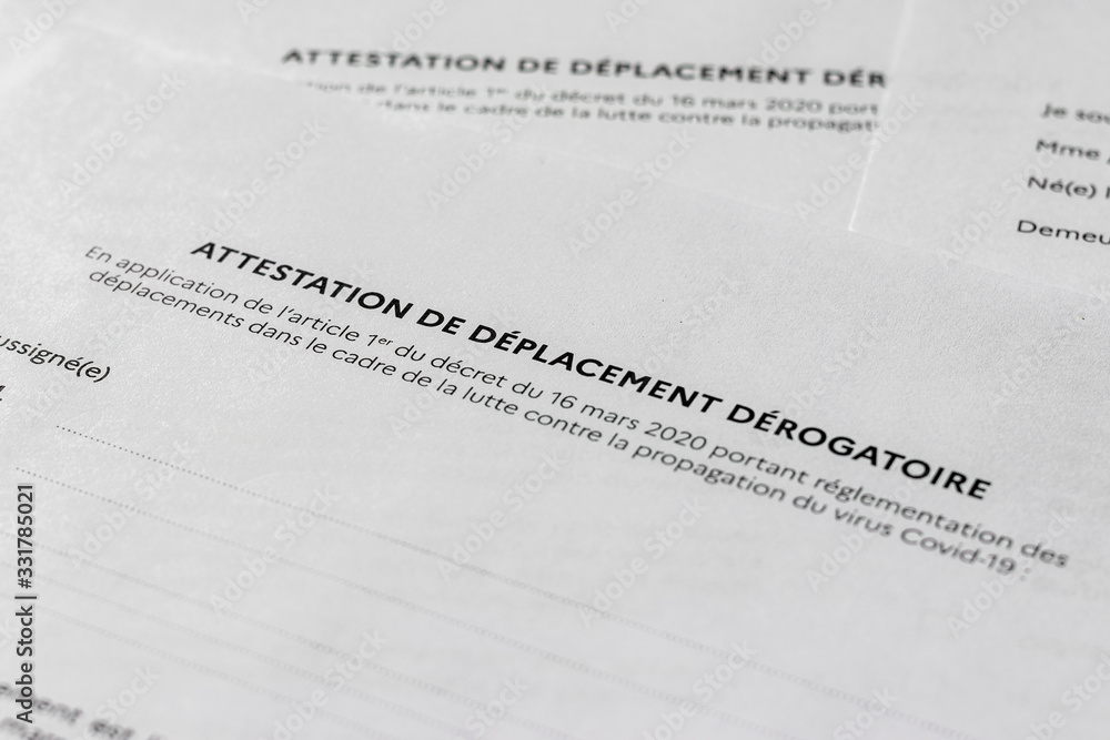 Obraz premium Attestation de déplacement dérogatoire française