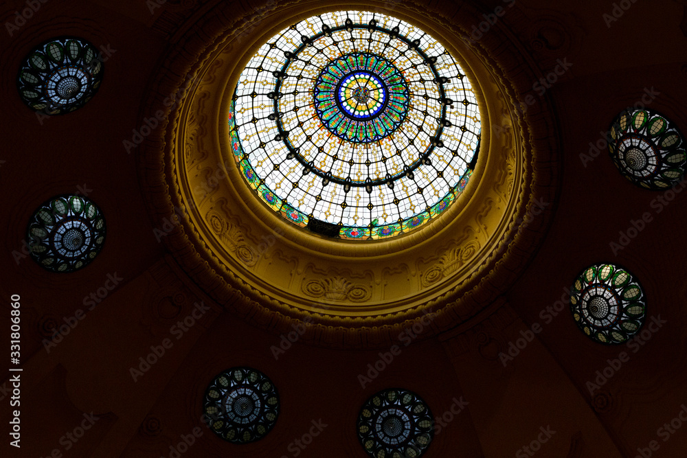 Obraz premium Stained glass window on the ceiling in an old building
