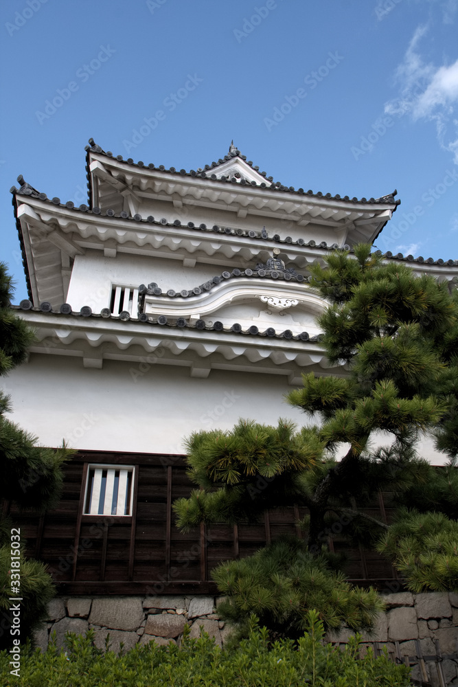 秋の丸亀城の本丸の風景