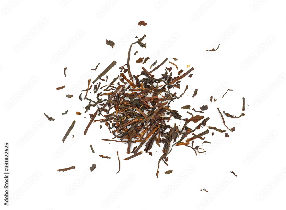 Fototapeta premium Dry black tea isolated on white background