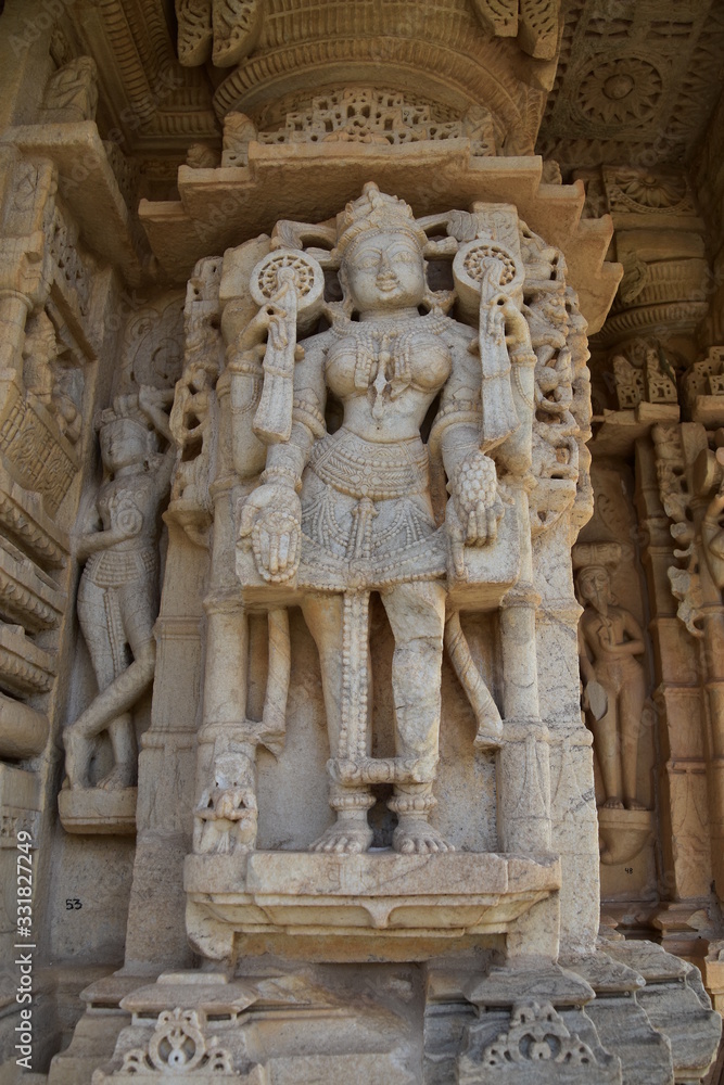 インドのラジャスタン州のウダイプル　
世界遺産のクンバルガール城
繊細で美しい女神像
